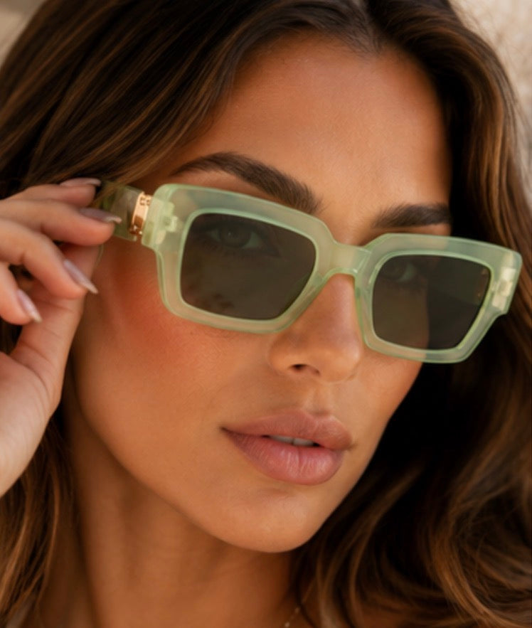 MAISON AVELORE KATARIN — Luxe Cat Eye Lunettes de Soleil (Multicolore)