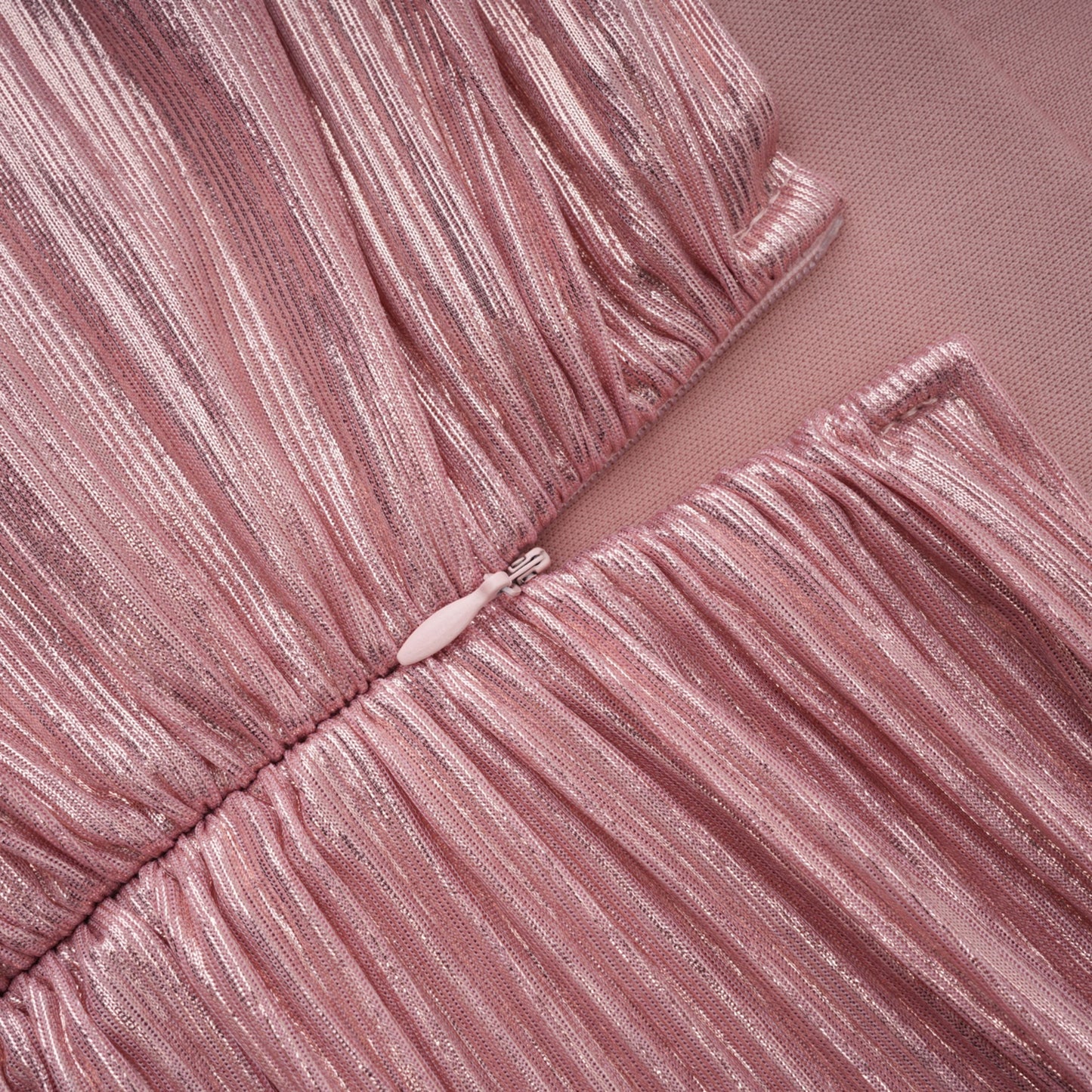 MAISON AVELORE ALCHIMIE — Robe Longue Plissée Brillante