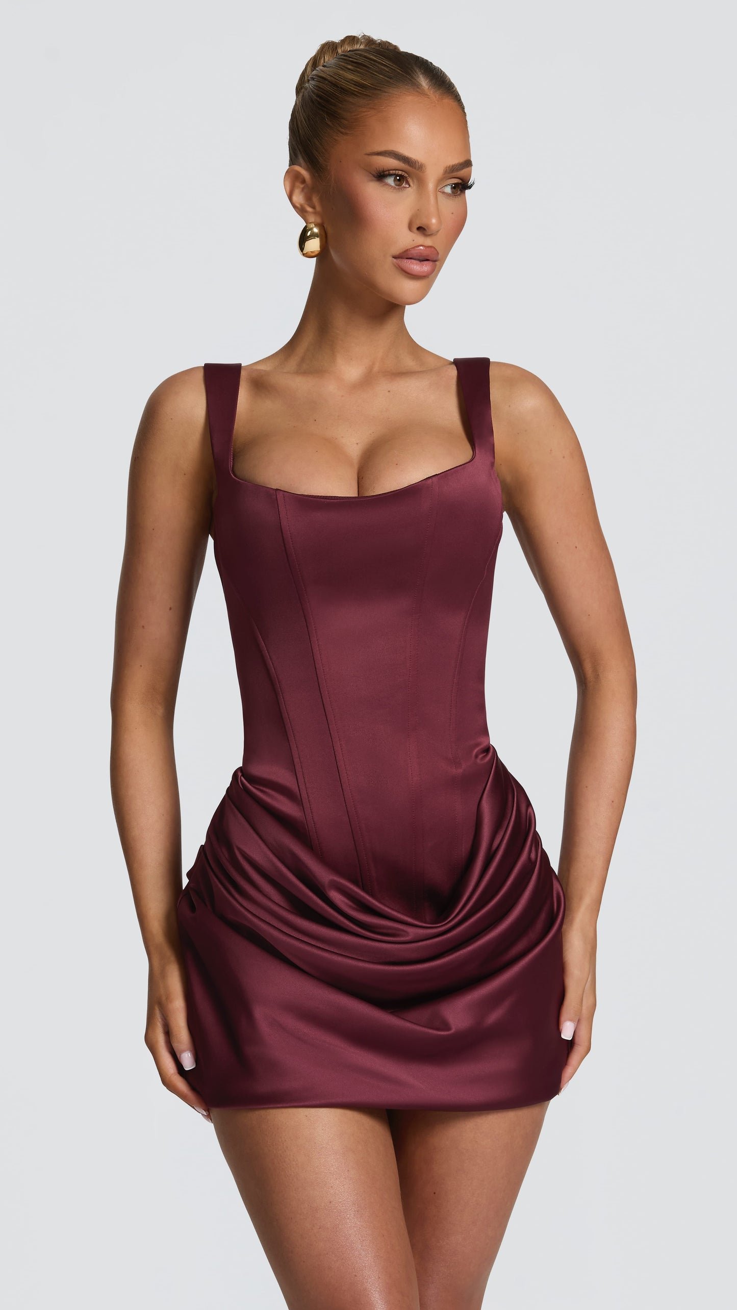 MAISON AVELORE IMOGEN ICON — Mini Robe Corset en Satin (Cherry Lacquer)