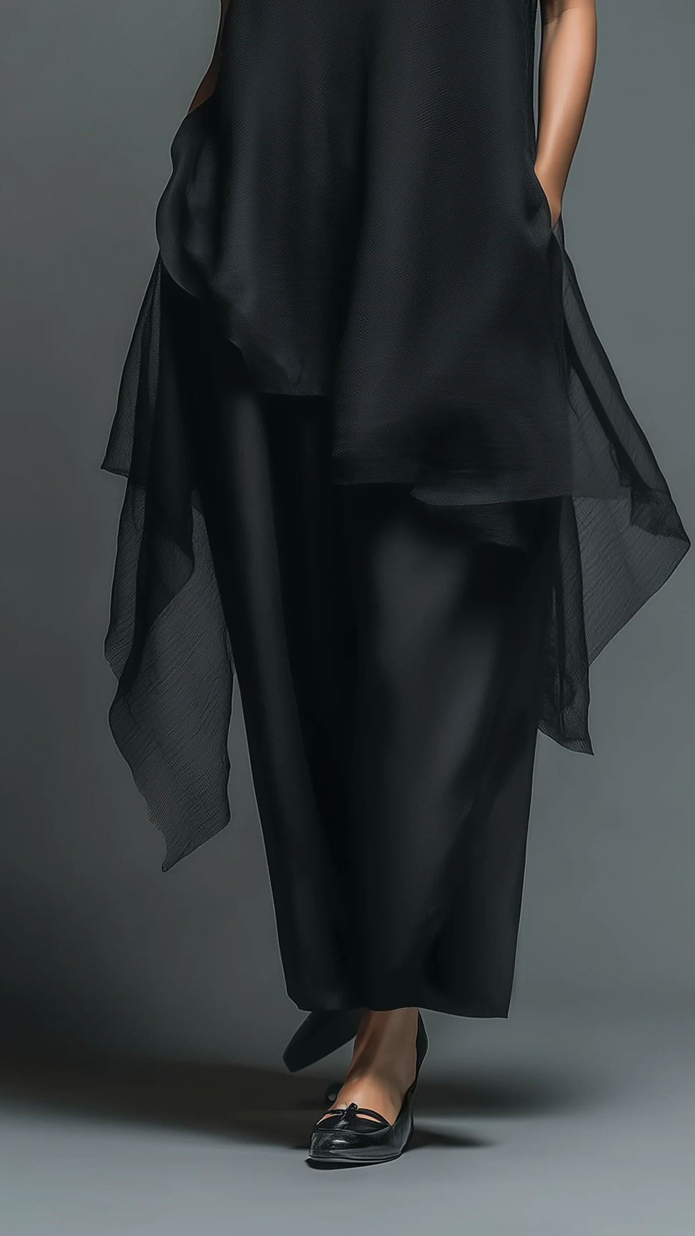 Abito Slip in Fibra di Acetato Finta Minimalista Nera Abbinato a un Cover-up in Chiffon Abito Lungo Set Due Pezzi