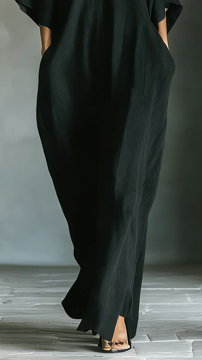 Alessandra • Robe Longue Noire Oversize Minimaliste à Manches Kimono