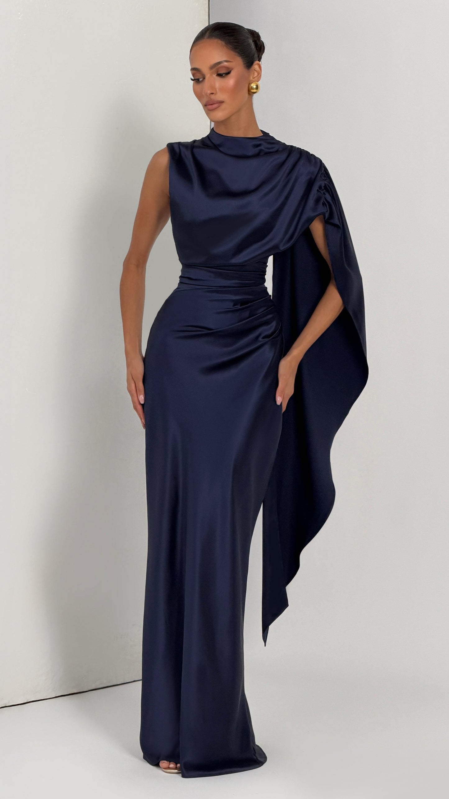 MAISON AVELORE AVENDRA — Robe Longue en Satin Drapé (Bleu Marine)