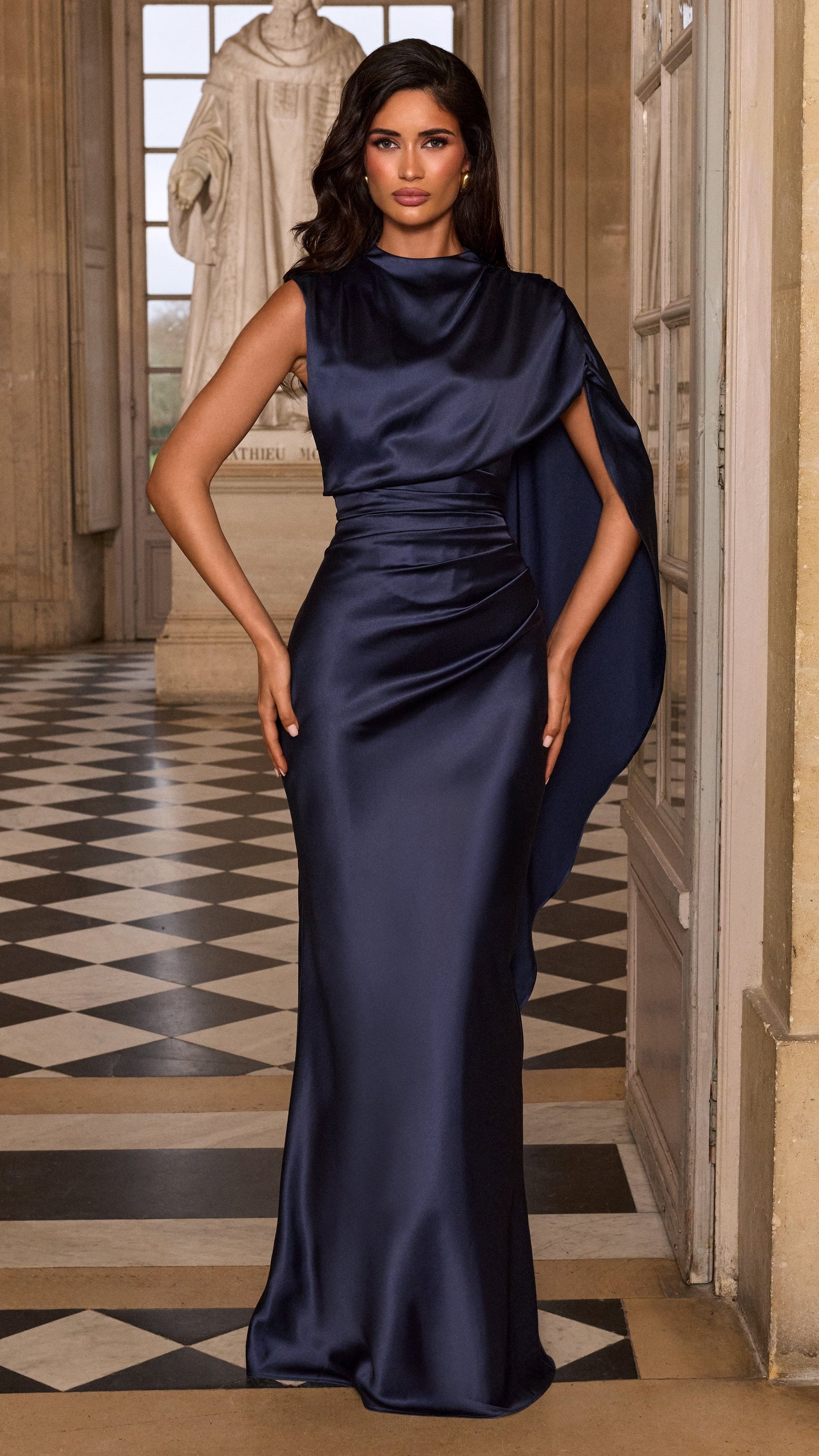 MAISON AVELORE AVENDRA — Robe Longue en Satin Drapé (Bleu Marine)