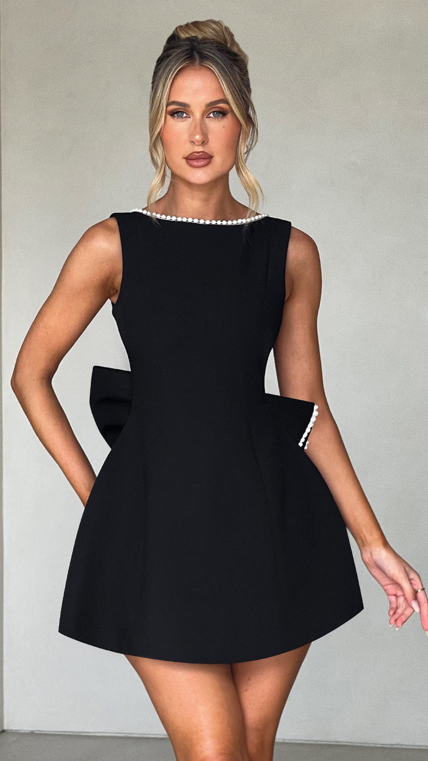 MAISON AVELORE CARRIE ICON — Mini Robe Nœud Perle (Noir)
