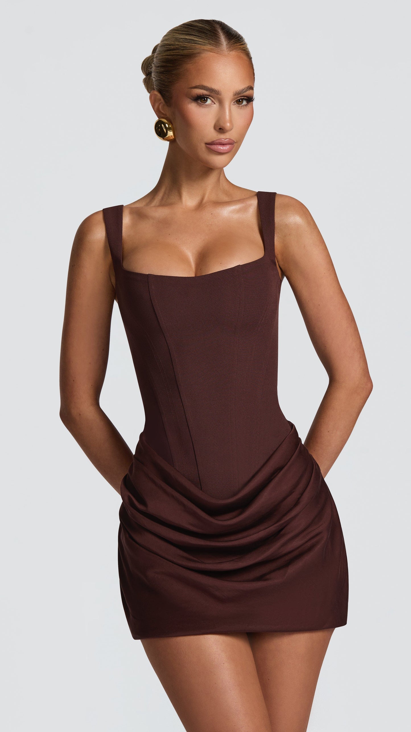 MAISON AVELORE NOIR ICON — Chocolat Mini Robe Froncée