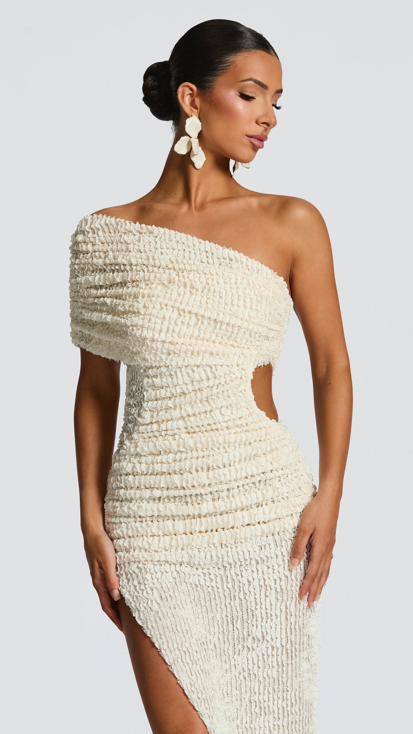 MAISON AVELORE LAVERNA — Robe Midi Bardot Asymétrique (Ivoire)