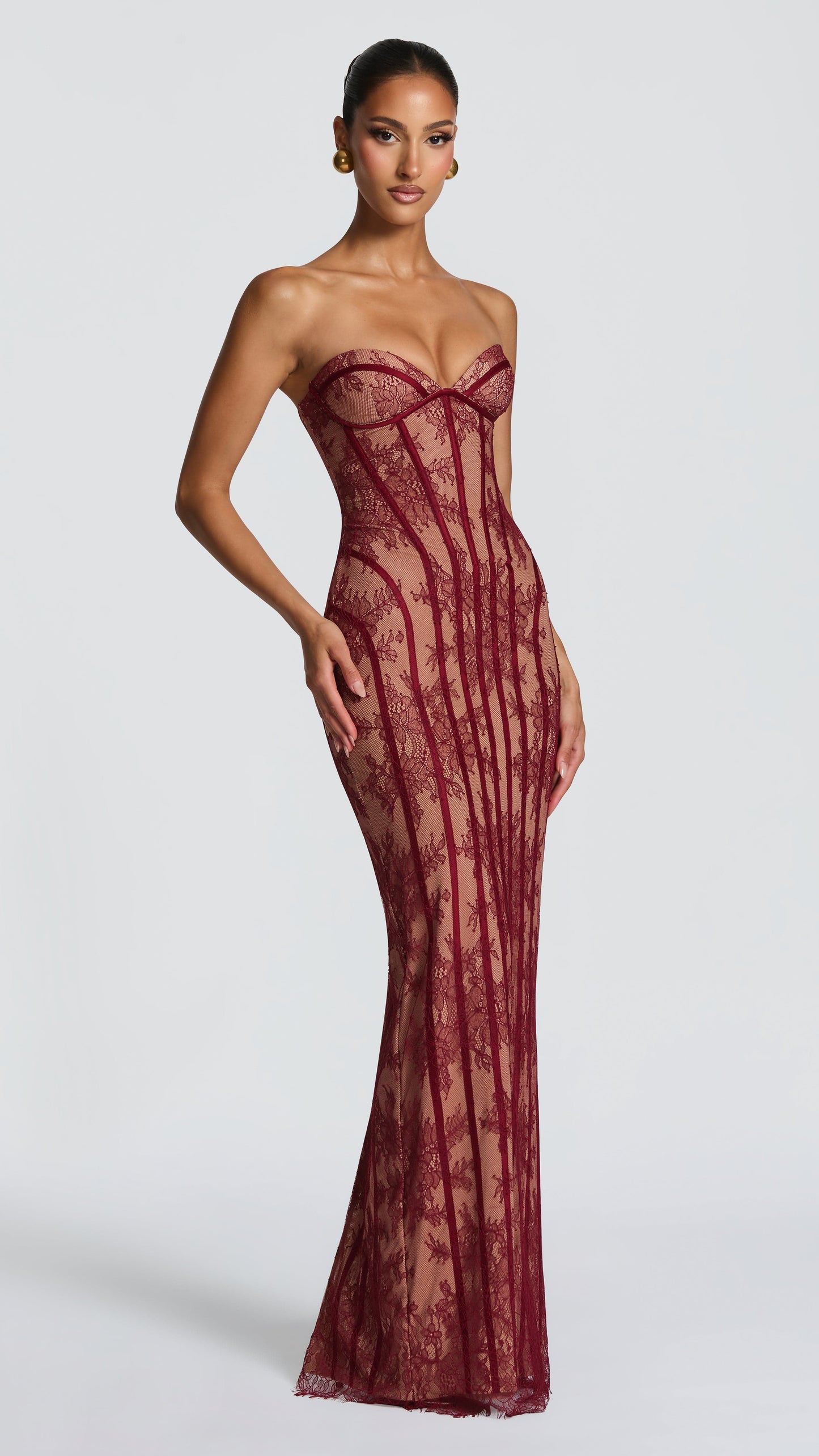 MAISON AVELORE BURGUNDY ICON — Bordeaux Robe Longue en Dentelle