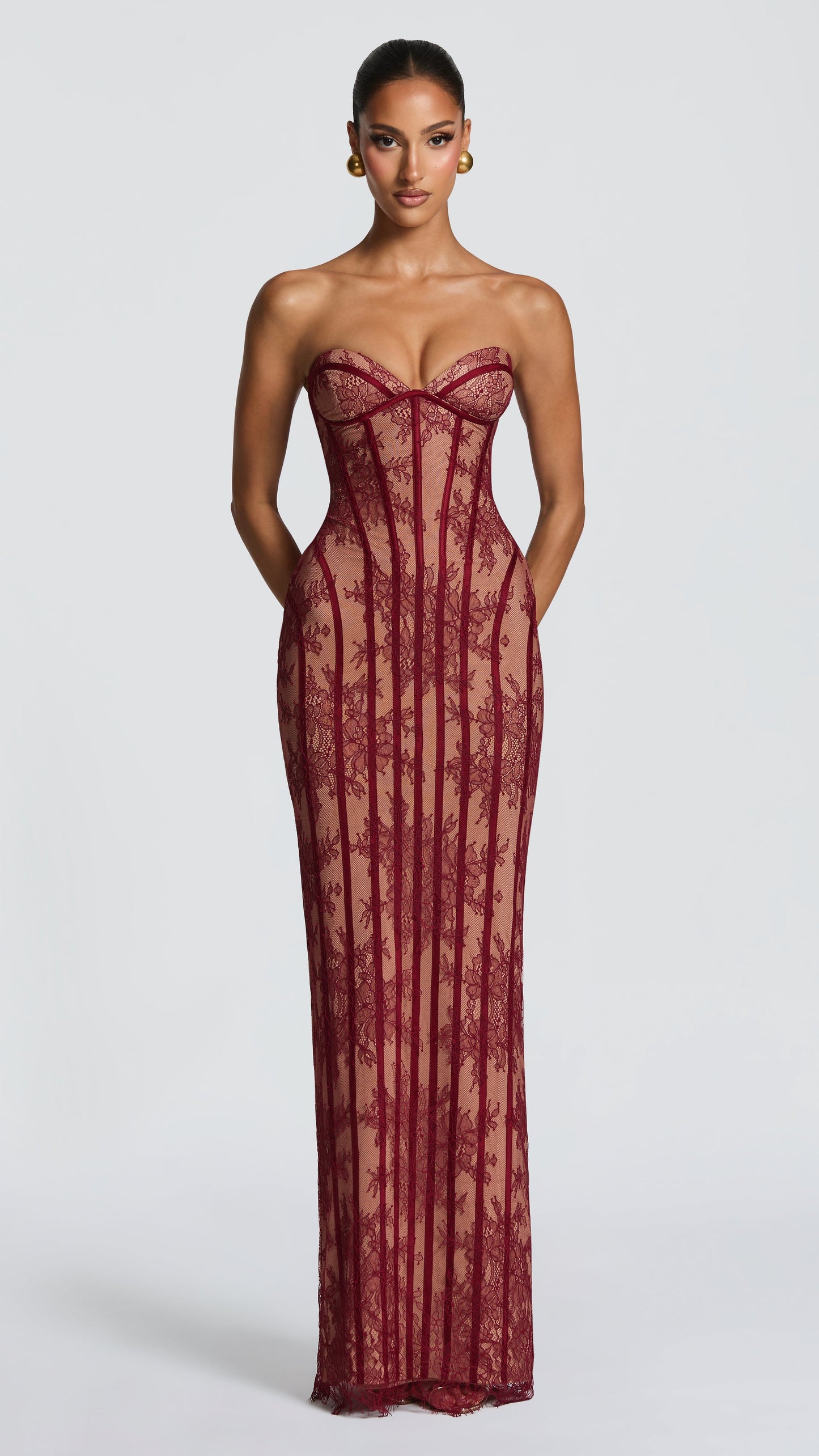 MAISON AVELORE BURGUNDY ICON — Bordeaux Robe Longue en Dentelle